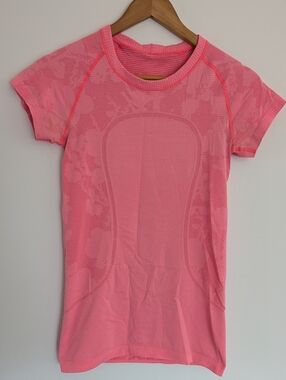 Lululemon RARE Swiftly Tech Short Sleeve Crew Special Edition Size 6 Flash Pink